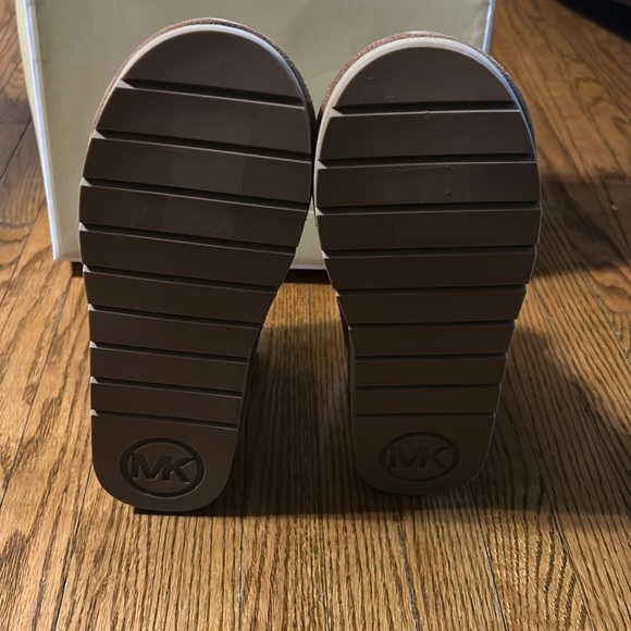 Brand New Michael Kors Winter Ankle Boots - Picture 4 of 5